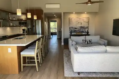 Image de Expansive Ocean View w / 2 Bdrms Ensuite - Idéal pour 2 couples ou familles Vente