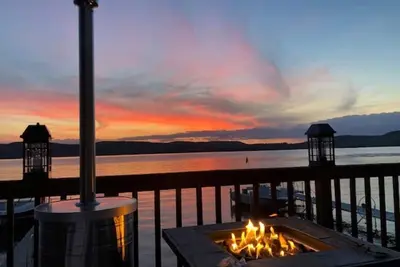 Image de Beautiful 3 Bedroom lakefront home less than 15 mins to Cooperstown. Sleeps 8+\n