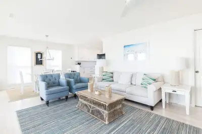 Image de Vacances ���� la côte de Charleston \"The Salty Dog\" ~ Classique Oceanfront Beach House ~ 3 chambres