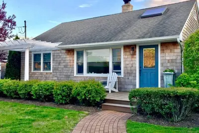 Image de Charming Home in Waterfront Community