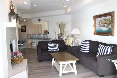 Image de Emerald Bay Condos, Portside