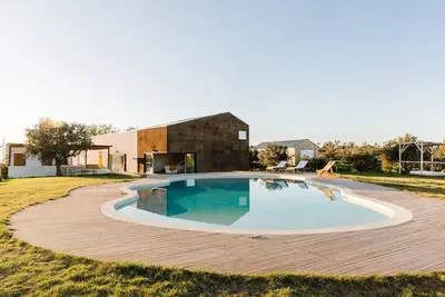 Image de Villa de Luxo Isolada no Alentejo Rural com Piscina e Jardins Privados