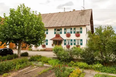 Image de Appartement confortable \"Ferien- und Obsthof Müller\" dans une belle campagne