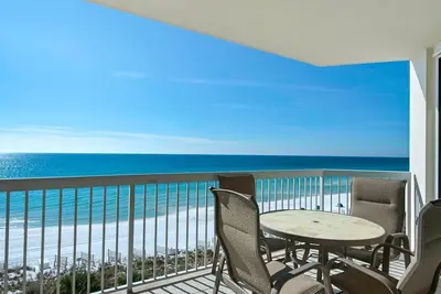 Image de Beachfront Beauty in the Heart of Destin with Discounted Beach Service!