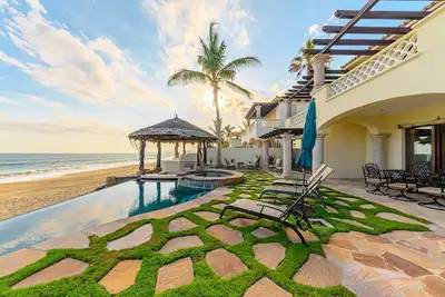 Image de 4bd Beachfront Villa with infinity pool and jacuzzi