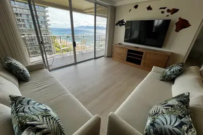 Image de One of a Kind, Oceanfront, New 2025 Remodel - Find Maui Joy at Whaler 807!