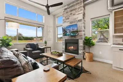 Image de Old Town Modern New Build: Rftp Spa w/ Mtn Views!