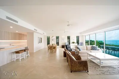 Image de Luxury 1 bedroom apartment in Central Airlie with the best views