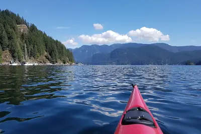 Image de Gorgeous Deep Cove! Kayak, ski, bike, bring your dog! Explore the North Shore.