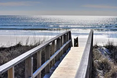 Image de Condo with Ocean Views! Steps to the Sea! Sleeps 10. The complex is oceanfront!
