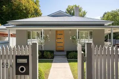 Image de Winter Home, Our Place at Bright - The quintessential home away from home, offering plenty of room for up to 10 people.