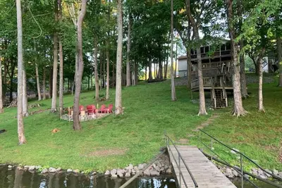 Image de Beautiful Waterfront, w\/ Dock, Firepit, Hot tub