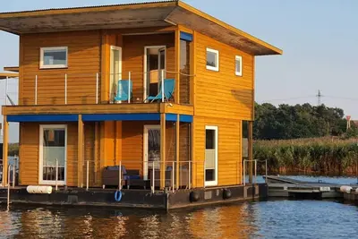 Image de 05. floating houses (75 m²) SteelVoll with infrared sauna - Floating House SteelVoll with infrared sauna