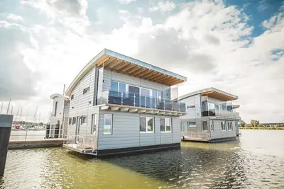 Image de Floating-house Nr. 5 Freya mit Kamin und Sauna - 02. Floating Houses mit Kamin