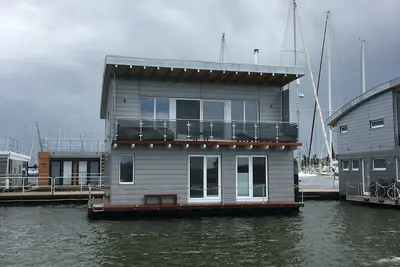Image de 06. floating houses (105 m²) Nanna - Floating house no. 9 with fireplace, sauna and 2 bathrooms