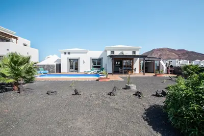Image de Belle maison de vacances \"Casa Violeta\" avec terrasses et piscine