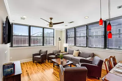 Image de Condo in Heart of Downtown by Lucky Savannah