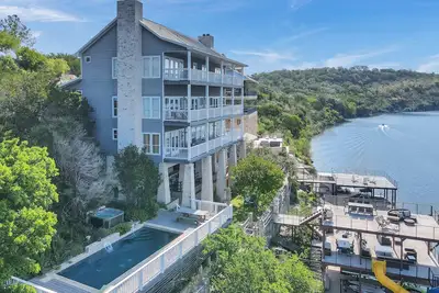 Image de Lakeside Cliff Retreat | Concierge Services | Pool | Hot Tub