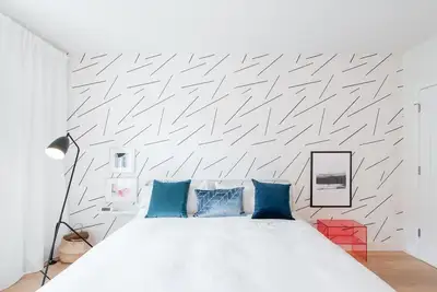 Image de Explore Montreal from Sleek Contemporary Apartment