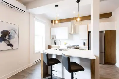 Image de Huge 2 Bdr with Balcony in Mile End by Denstays