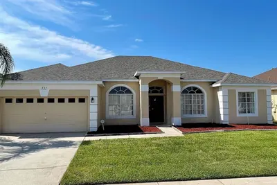 Image de Ample space and modern elegance await at this 5/3 Pool Home located at Highlands Reserve Golf and Country Club