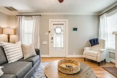 Image de Tudor Home - Tcu - Close to Everything - Fast WiFi - Keyless Entry