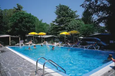 Image de A relaxing vacation a stone's throw from Lake Garda