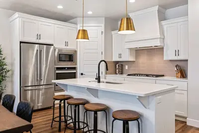 Image de Reunion Hq Sleeps 28, Private Hot Tubs, Gaming Systems!