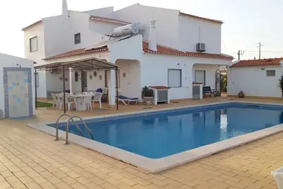 This Villa is 5 min. from Galé beach, free Wifi and A/C. Private Pool
