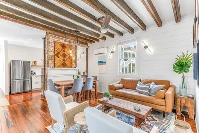 Image de Voted *Best of Charleston* (6br) Renovation Award!