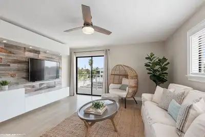Image de Beautiful 2 Bedroom Condo with Dock Slip and Pool