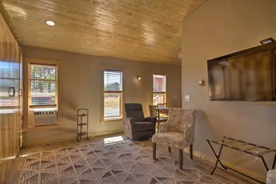Image de Mountain Cabin, Walk to Dining/Memorial Park!