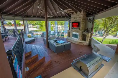 Image de Calm, Peaceful Cove! Lakefront Oasis w/ guest house + no stairs to huge dock!