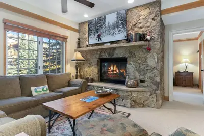Image de Let Charter Be Your Home Away from Home - Abundant Amenities for a Memorable Retreat