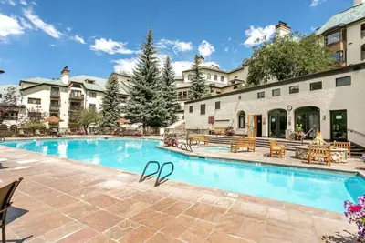 Image de Summer isn't Over Yet! Recently Updated 1 Br Condo in Charter Beaver Creek - So Many Amenities!