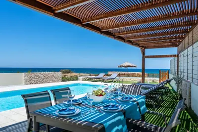 Image de Amazing Ocean Views, 30m to the Beach with private pool, Bbq, Childrens Games