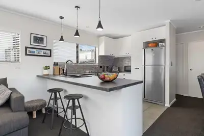 Image de Bliss. . . . . Classic chilled beach house two minutes walk or 200 m from the beach