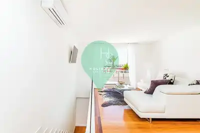Image de A beautifully refurbished two bed duplex with perfect views to the marina