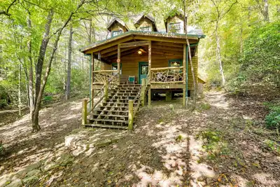 Image de Hot Tub + Furnished Porch: Balsam Grove Cabin
