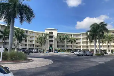 Image de Million-Dollar Water Front view and location on beautiful Boca Ciega Bay.