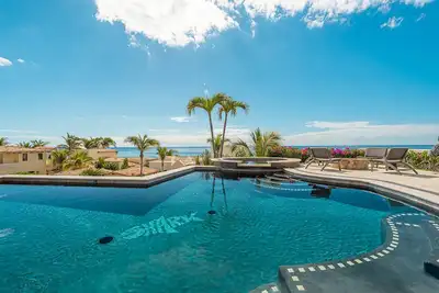 Image de Modern 5bd Villa in a Beachfront community with private pool and jacuzzi