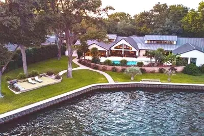 Image de Modern Lake Mansion - CasaPalmaTX