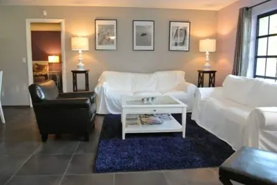 Image de Very comfortable private  pool home close to the beach.