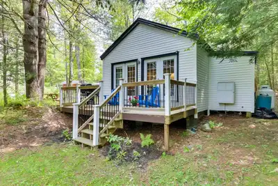 Image de East Otis Vacation Rental w/ Private Deck & Bbq!