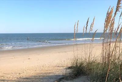 Image de The \"White Whale\"- Cottage with private beach!