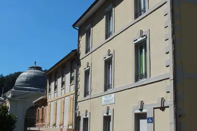 Image de Appartement F1 Situé au 1er Étage, Proche des Thermes
