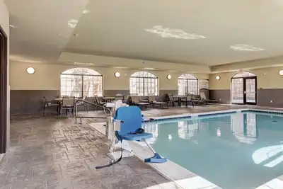 Image de Free Breakfast + Shared Pool, Gym, and Bbq Area | Perfect Family Vacation!