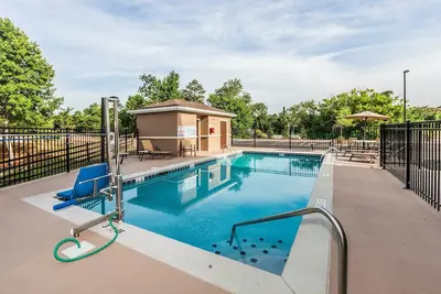Image de Great for Business Travelers! Studio Suite in Knoxville | Shared Outdoor Pool + Bbq Area