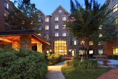 Image de Comfortable Suite with Private Patio Near Dc | Free Breakfast + On-Site Fitness Center