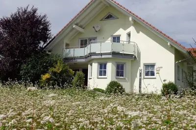Image de Appartement mansardé confortable \"Vogelsang\" avec vue sur les montagnes, Wi-Fi et balcon